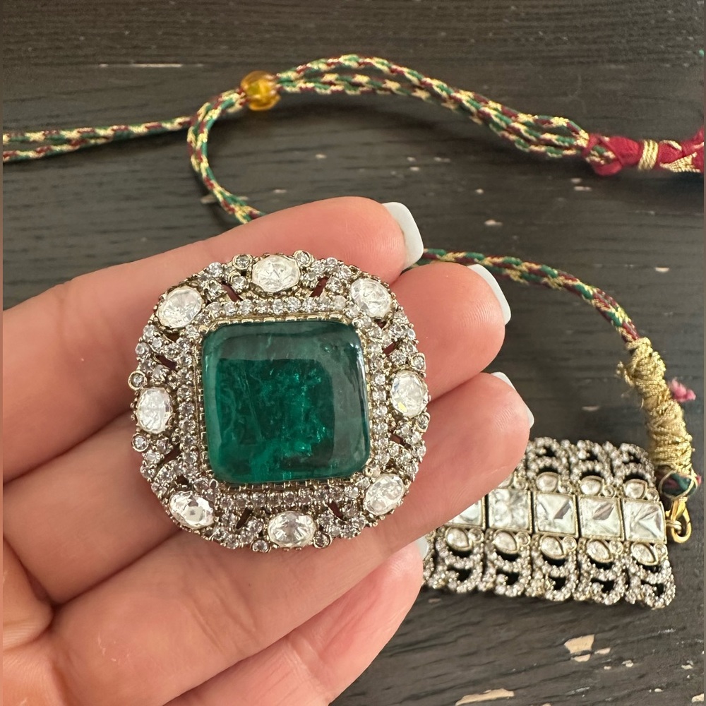 Elegant Green and Silver Choker Necklace - Picture 4 of 6